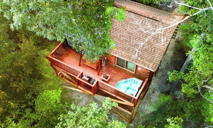 Mid America Cabina | Deer Run Treehouse - Starlight Haven