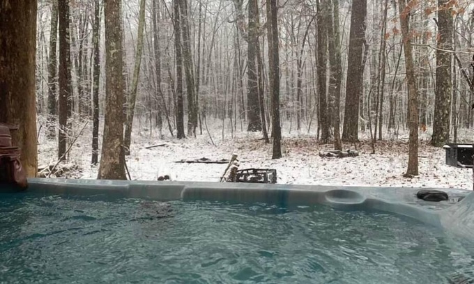 Fort Payne Casa | Deer Trail! Private cabin with hot tub in the woods