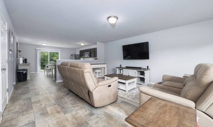 South Haven Casa | Deercreek Meadows- quiet getaway- close to beaches and nightlife