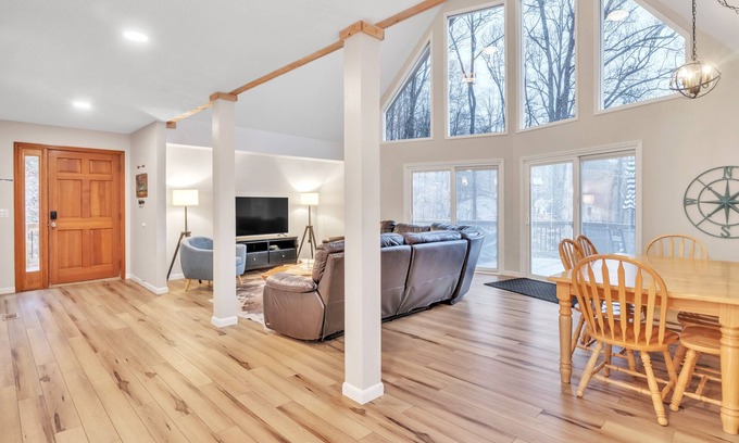 La Follette Casa | Deerfield Hideaway At Old Rocky 5 Bedroom Home