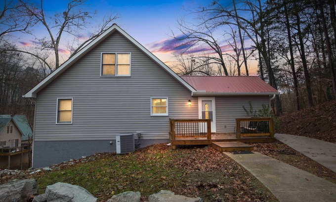 La Follette Casa | Deerfield Hideaway At Old Smokey 5 Bedroom Home