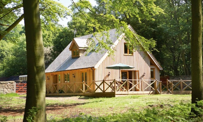 Ashby-de-la-Zouch Cabina | Deerpark Lodge tiene capacidad para seis personas y es perfecto para una escapada tranquila. Perro amigable.