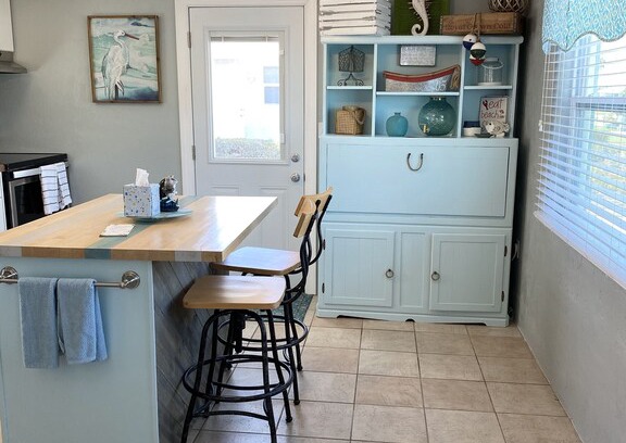Boardwalk Apartamento | Deja Blue 1 bedroom, apartment sleeps 4, North Beach! Walk to beach, Flagler Ave