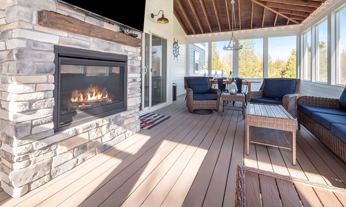 Miami Park Casa | Avail. Memorial Day | Luxury Lake Michigan Beach House w/Hot Tub