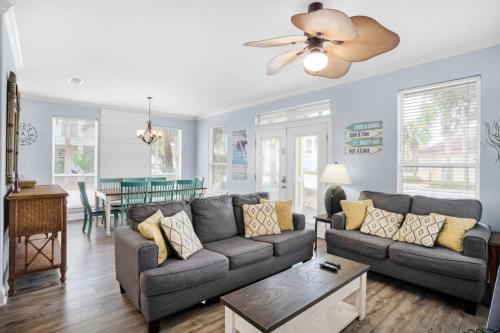 Villages of Crystal Beach Casa | Deja blue Pool front Pet friendly