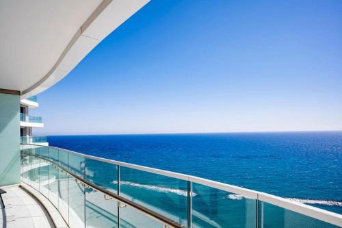 Germasogeia Apartamento | Del Mar Beachfront 3 Bedroom 'A' Residence