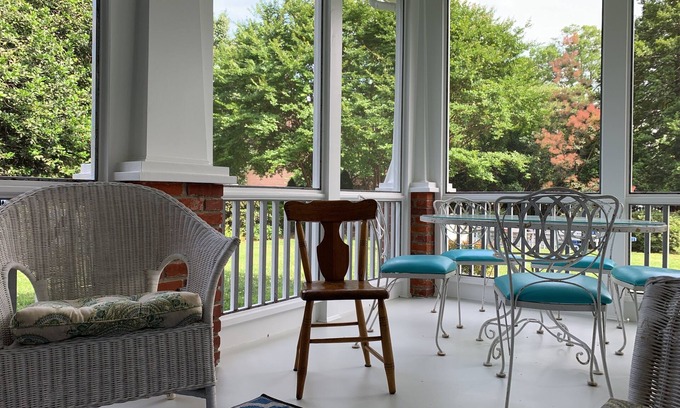 Potomac West Casa | Del Ray Home with Screen Porch & Outdoor Kitchen