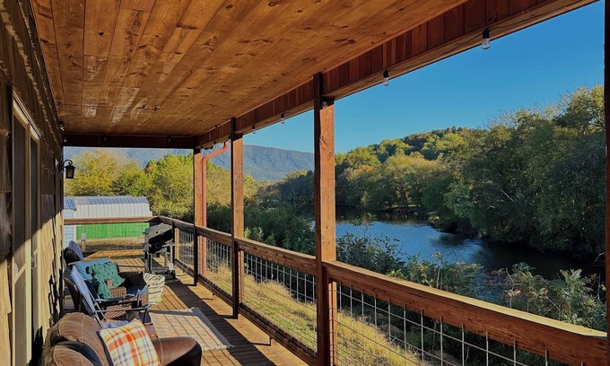 Tennga Cabina | Delaneice Riverside Cabins