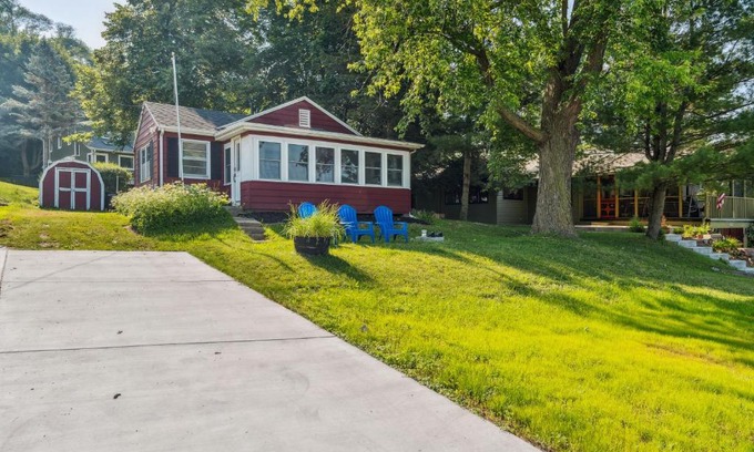 Delavan Casa | Delavan Retreat with Patio on Turtle Lake!