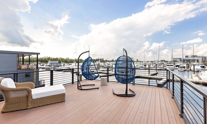 Wilmington Alquiler De Eote | Delight at The Cove - Luxury Floating Villa in Downtown Wilmington