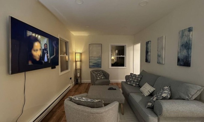 Town of Lloyd Casa | Delightful 1-Bedroom Residence with Private Yard on New Paltz Rd, Lloyd, NY