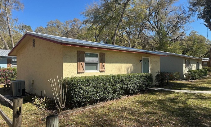 Salt Springs Cabina | Delightful 2 bed cabin with AC in Salt Springs - other cabins available