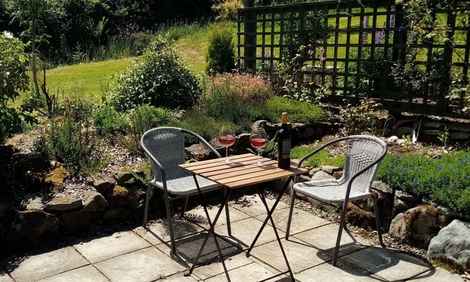 Llanybydder Cabaña | Delightful 2 bed Cottage Overlooking the Teifi Valley