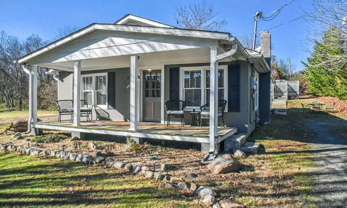 Hot Springs Casa | Delightful 2-bedroom Cottage in Hot Springs