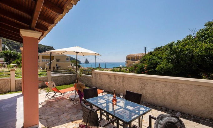 Agios Gordios Cabaña | Delightful 2-bedroom cottage just minutes from the beach