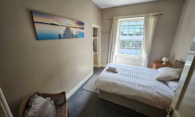 Tollcross Apartamento | Delightful 2BR Home, Walk to Edinburgh Castle