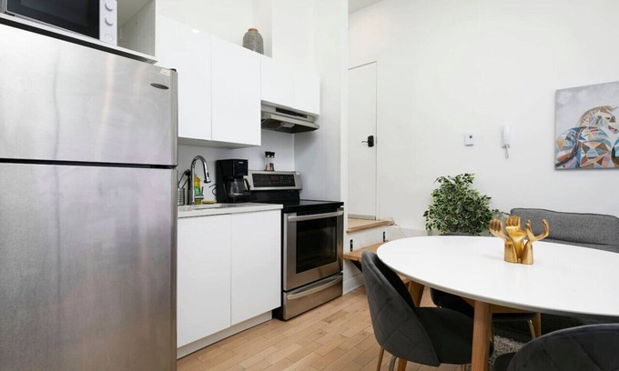 Sainte-Marie Apartamento | Delightful 2BR in Gay Village & Downtown