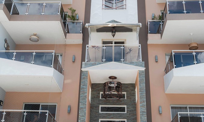 San Cristobal Apartamento | Delightful 3-bedroom apartment with AC in Madre Vieja Sur, Sancristobal