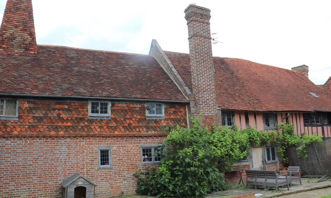 Edenbridge Casa | Delightful 4BD Home full of Flair Edenbridge Kent