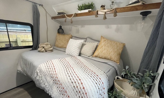 St. Petersburg - Clearwater Casa | Delightful and cozy RV with outdoor space