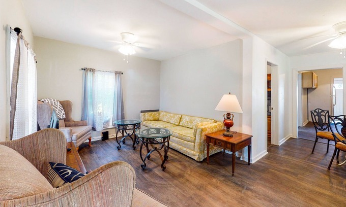 Port St. Joe Cabaña | Delightful coastal escape with fast WiFi, full kitchen & beach nearby - dogs OK
