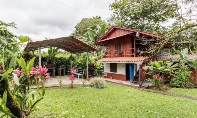 Barrio Pilo Casa | Delightful 2-bedroom vacation cabin 5 minutes to La Fortuna