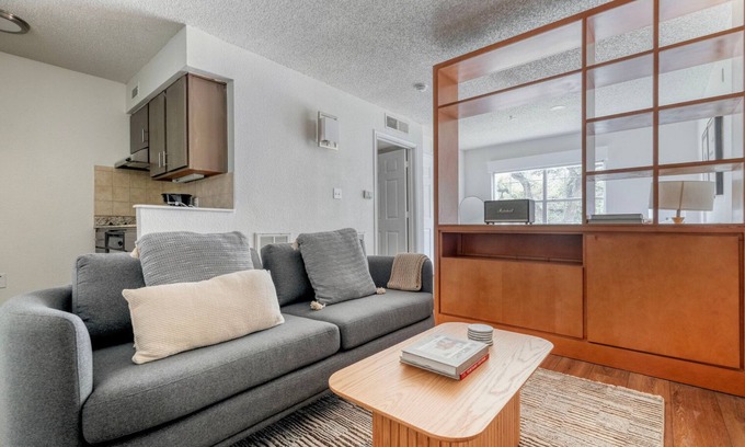 Gateway Apartamento | Delightful Gateway Studio w/ Gym, Pool, nr Stadium, by Blueground