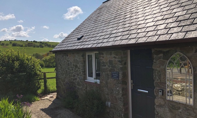 Fivelanes Casa | Delightful Granite Barn in the Cornish Countryside