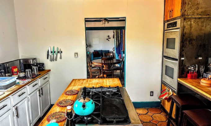 Madrid Casa | Delightful gypsy bungalow located in the bewitching mountain village of Madrid!