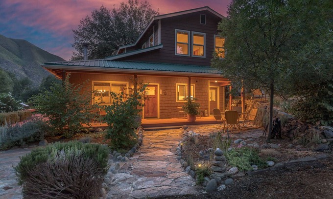 Incline Casa | Delightful Home and Property Minutes from Yosemite