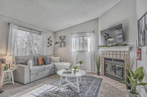 Broadmoor Casa | Delightful Home Amazing Location Extended Stay