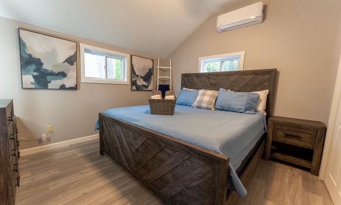 Alton Bay Cabina | Delightful Lake View Cabin in Alton Bay Now featuring Lake Access, AC/ TV/ WiFi