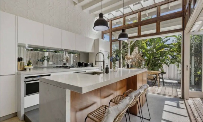 Balmain Casa | Delightful, Large Balmain Cottage close to Sydney CBD & Biennale of Sydney