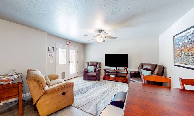 Hurricane Casa | Delightful lower-level getaway with a full kitchen, plus patio & pool access