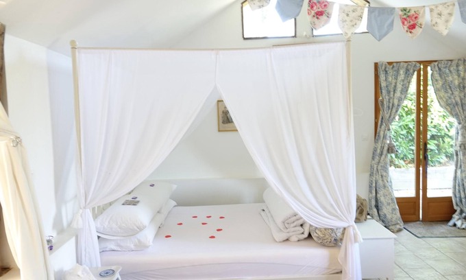 Barenton Cabaña | Encantadora casa romántica restaurada a un alto nivel. 10% de descuento en Brittany Ferries.