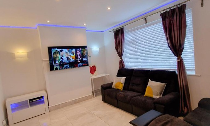 Farnworth Apartamento | Delightful & Spacious Guest House in Farnworth Near Bolton Hospital