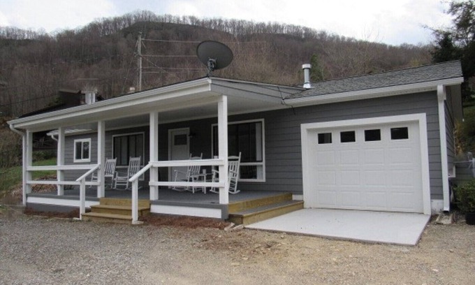 Maggie Valley Cabaña | Bungalow recientemente remodelado. En el fabuloso Maggie Valley North Carolina.