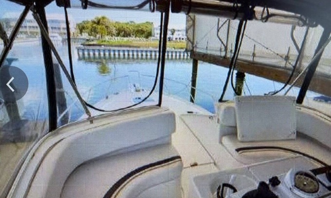 Pompano Beach Alquiler De Eote | Delightful Sport Yacht with Pool