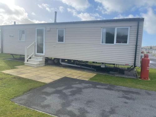 Par Casa | Delightful two bedroom caravan on Par Beach.