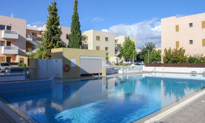 Universal Apartamento | Encantador dos dormitorios y dos baños apartamento con gran piscina