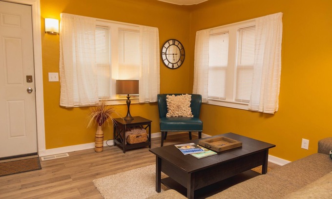 Grand Rapids Casa | Deliciosamente tranquilo y acogedor, en el medio de todas partes