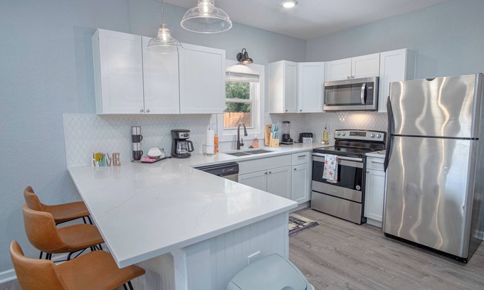 Denver Heights Cabaña | Delightfully Renovated 4 Br/2 BA Near DT Riverwalk
