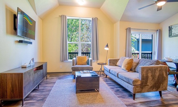 Hailey Condominio | Della View 2BR condo - In the heart of Historic downtown Hailey!