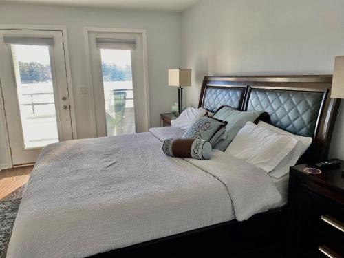 Lake Delton Casa | Dells Lake Villa At Lighthouse Cove Condominiums