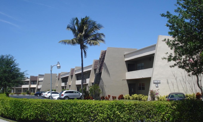 Delray Beach Condominio | Delray Beach Beautifully Lago Del Ray 2/2 Lake View Condo renovado, 8Min 2 Beach