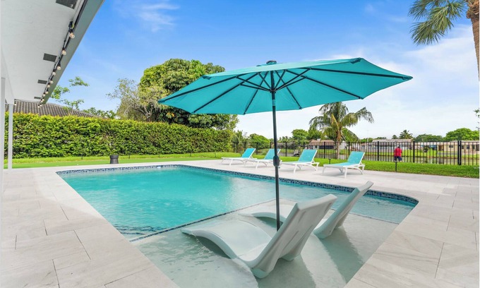 Delray Beach Casa | Delray Beach Pool/Spa/Putting Green. Minutes to Beach and Atlantic Ave.