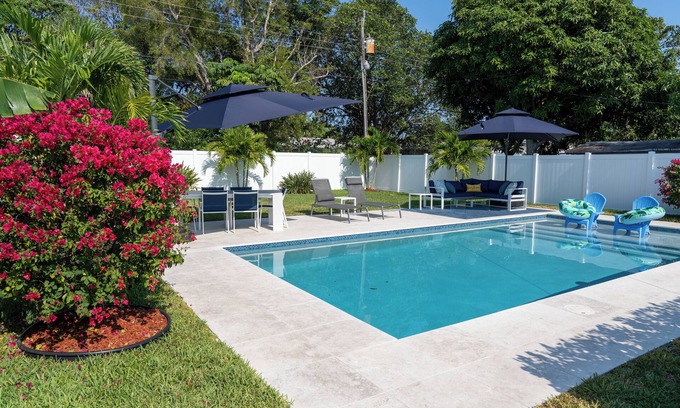 Osceola Park Casa | Delray Sunshine Cottage with Pool and Beach Pass in Fabulous Location!
