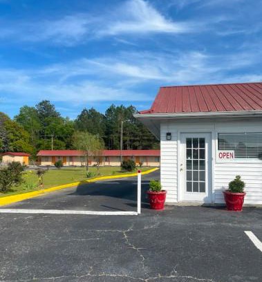 Santee Hotel | Delta Motel
