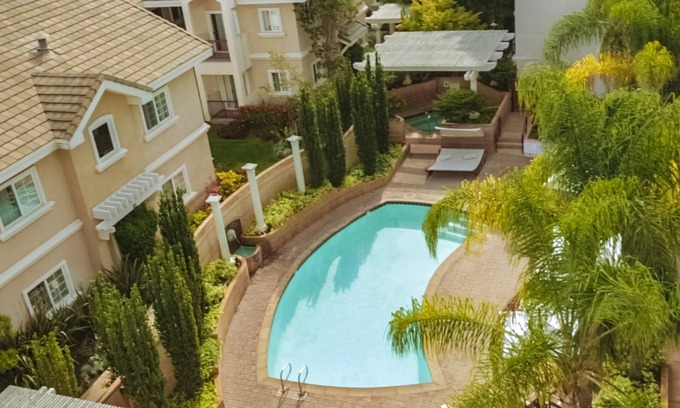 Sunnyvale West Hotel | Deluxe 1 King at The Grand Hotel, Onsite Pool, Pet-Friendly Property