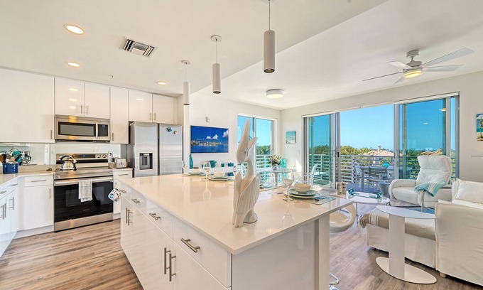 North Trail Condominio | Deluxe 2/2 Condo Pool View w/ 2 terraces Top Floor